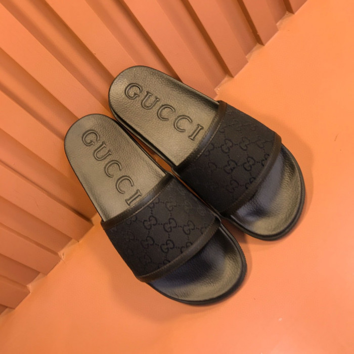 G*u*i slippers
