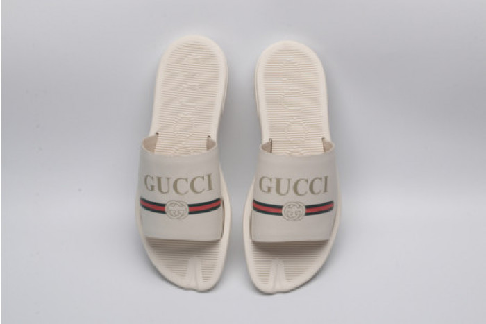 G*u*i slippers